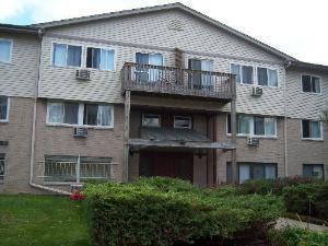 555 Deepwoods Dr. #1D, Mundelein, IL 60060