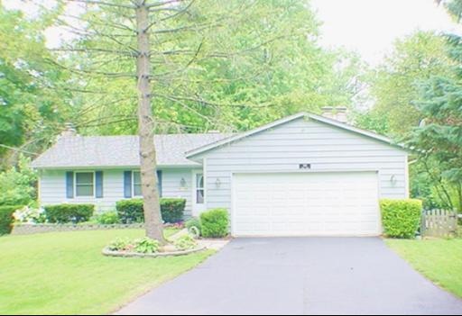 808 Oceola Dr., Algonquin, IL 60102