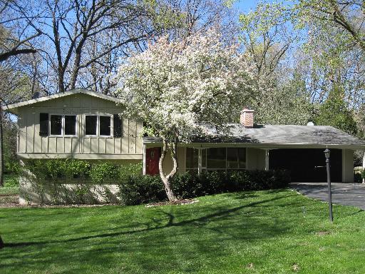 48 Wiltshire Dr., Lincolnshire, IL 60069