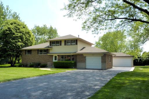25W235 Highview Dr., Naperville, IL 60563