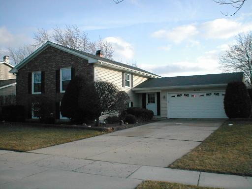 4519 Sundance Cir., Hoffman Estates, IL 60192