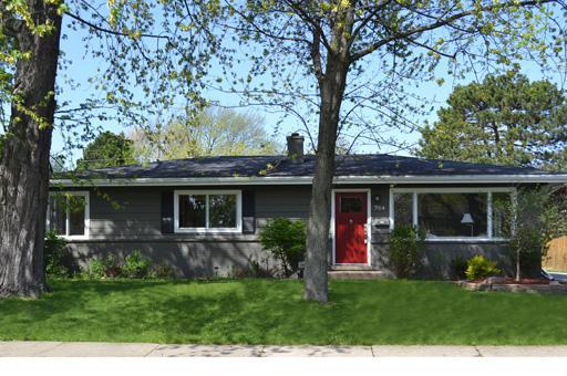 704 N Wilshire Dr., Mount Prospect, IL 60056