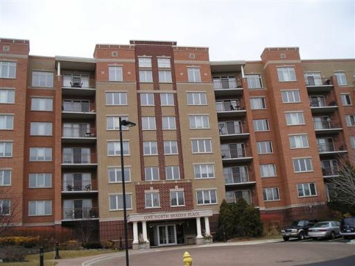 1 N Beacon Pl. #404, La Grange, IL 60525