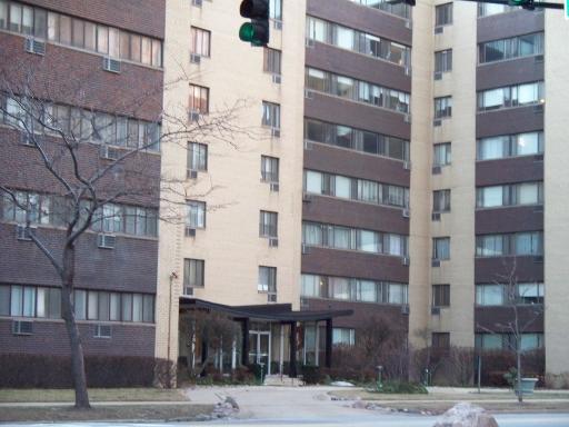 6300 N Sheridan Rd. #301, Chicago, IL 60660
