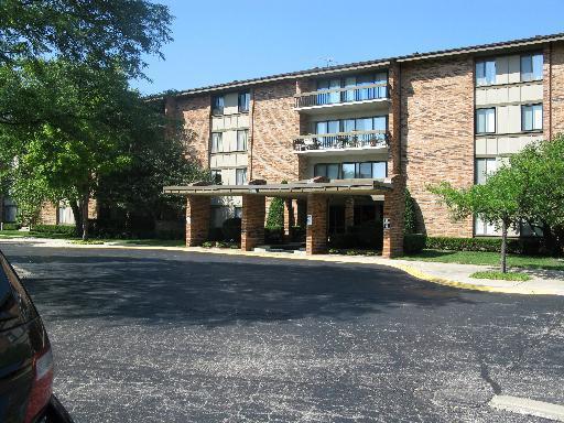 101 Lake Hinsdale Dr. #403, Willowbrook, IL 60527