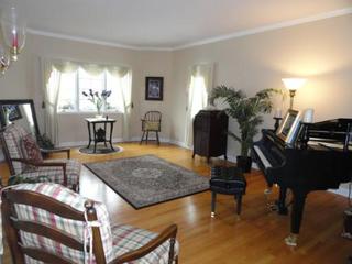 1051 Vineyard Dr., Gurnee, IL 60031