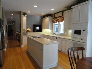 1051 Vineyard Dr., Gurnee, IL 60031