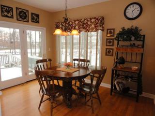 1051 Vineyard Dr., Gurnee, IL 60031