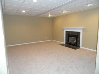 1051 Vineyard Dr., Gurnee, IL 60031