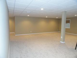 1051 Vineyard Dr., Gurnee, IL 60031