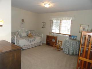 1051 Vineyard Dr., Gurnee, IL 60031