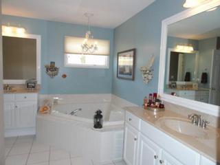 1051 Vineyard Dr., Gurnee, IL 60031