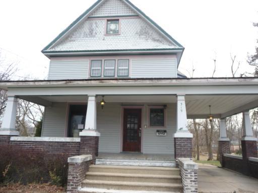 319 Dean St., Woodstock, IL 60098