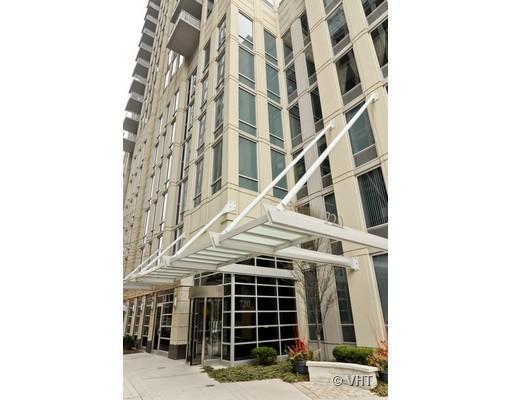 720 N Larrabee St. #1302, Chicago, IL 60654