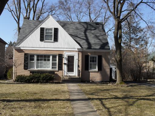 120 Mohawk Dr., Clarendon Hills, IL 60514