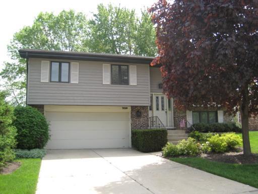 709 Merlin Dr., Schaumburg, IL 60193