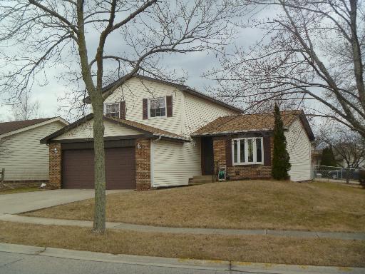 6838 Dove Ave., Woodridge, IL 60517