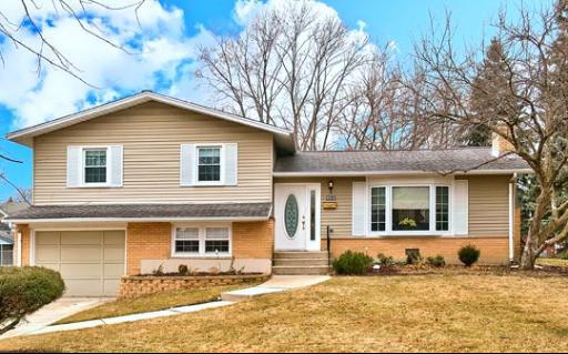 6912 Meadowcrest Dr., Downers Grove, IL 60516