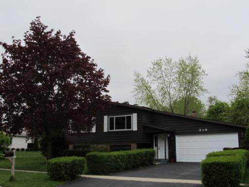 216 N Tanglewood Dr., Gurnee, IL 60031