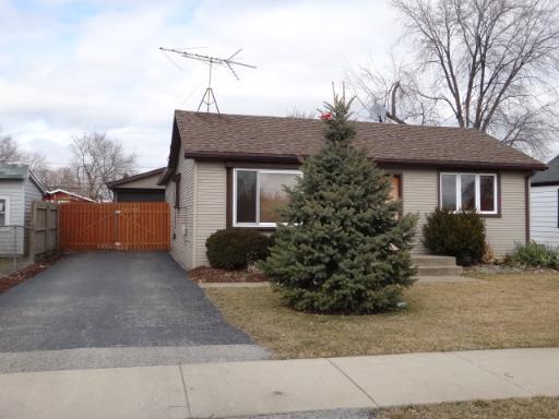 7022 W 74th St., Nottingham Park, IL 60638