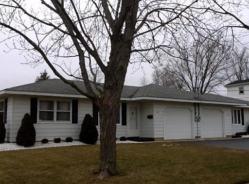 803 Wicker St., Woodstock, IL 60098