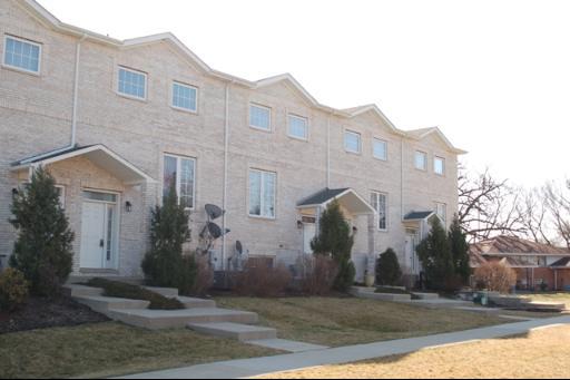 183 N East River Rd. #A3, Des Plaines, IL 60016