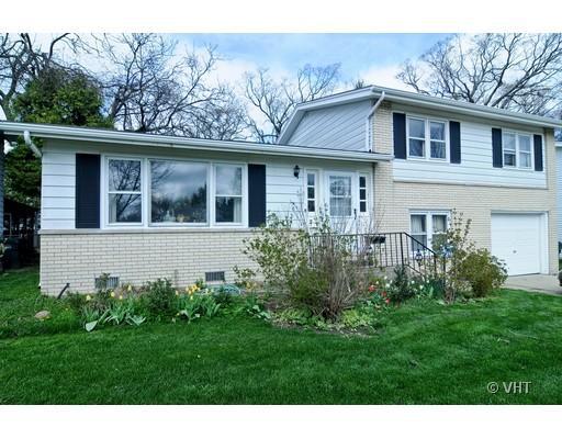 2012 Arthur Dr., Waukegan, IL 60087