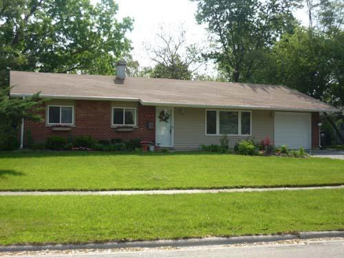 565 Woodlawn St., Hoffman Estates, IL 60169
