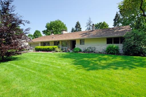 25 Briar Rd., Golf, IL 60029