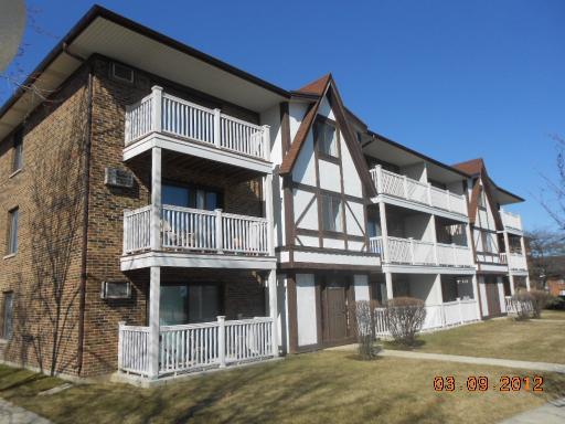 225 Gregory St. #2, Aurora, IL 60504