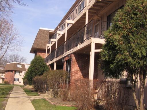 2404 Algonquin Rd. #14, Rolling Meadows, IL 60008