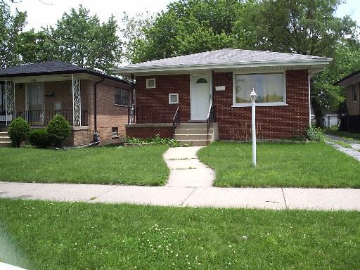 319 Prairie Ave., Calumet City, IL 60409