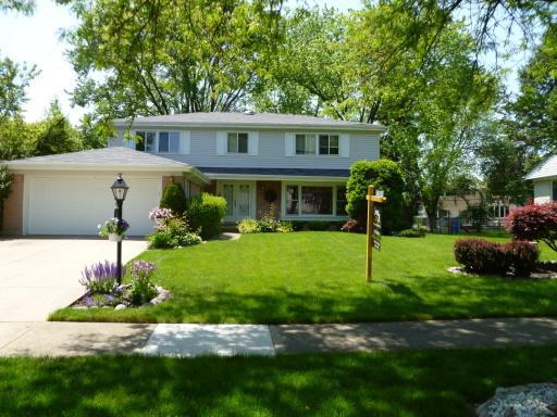1807 E Bittersweet Ln., Mount Prospect, IL 60056