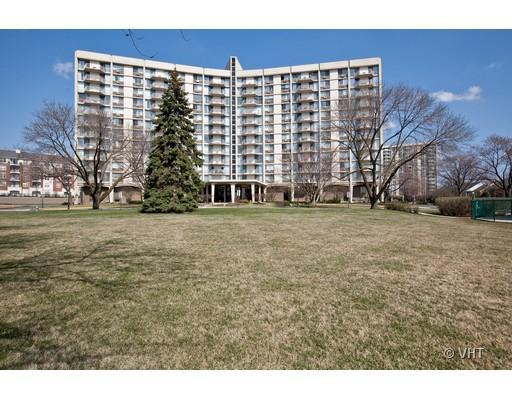 20 N Tower Rd. #5M, Oak Brook, IL 60523