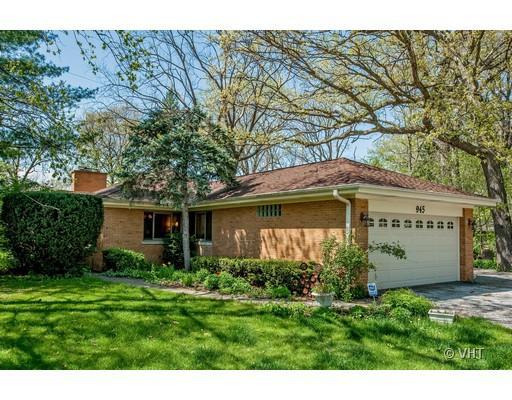 945 Manor Dr., Wilmette, IL 60091