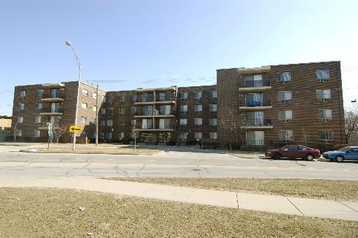 9445 Kenton Ave. #102, Skokie, IL 60076