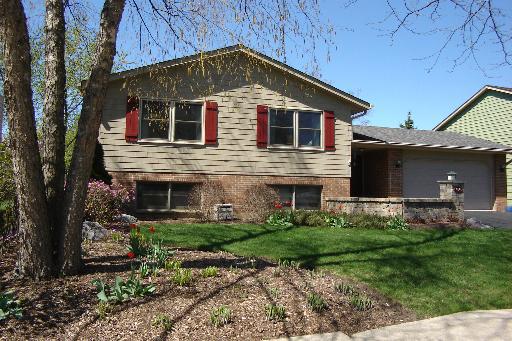 654 Blue Spruce Ln., Mundelein, IL 60060