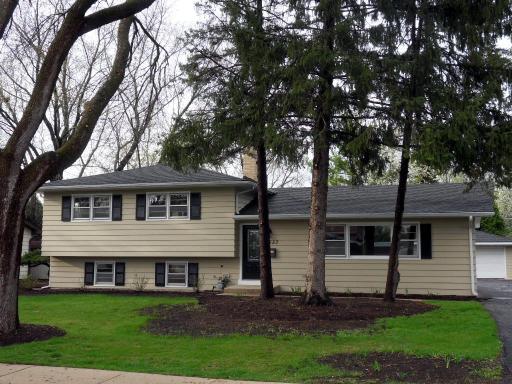 553 Spruce Dr., Naperville, IL 60540
