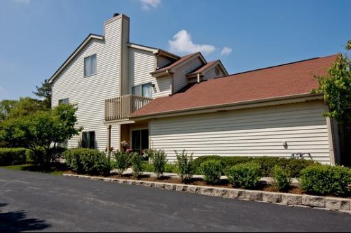 365 Grissom Ct., Hoffman Estates, IL 60194