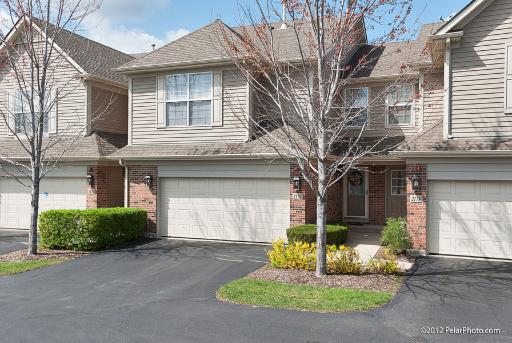 2176 Yale Cir., Hoffman Estates, IL 60192