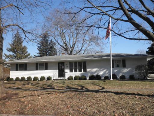 930 Sharon Dr., Dekalb, IL 60115