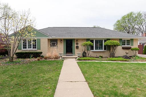 914 S Spring Ave., La Grange, IL 60525