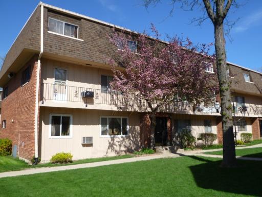2310 W Algonquin Rd. #12, Rolling Meadows, IL 60008
