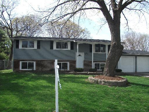 1970 Charles Ln., Aurora, IL 60505