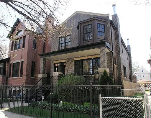 1647 W Barry Ave., Chicago, IL 60657