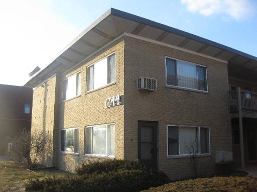 1744 Oakton St. #101, Des Plaines, IL 60018