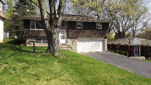 48 Hilltop Dr., Lake In The Hills, IL 60156