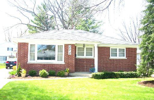 272 Dalton Ave., Mundelein, IL 60060