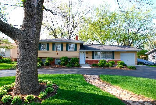 537 Spruce Dr., Naperville, IL 60540