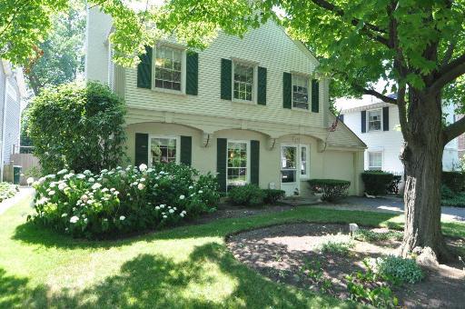 1241 Richmond Ln., Wilmette, IL 60091